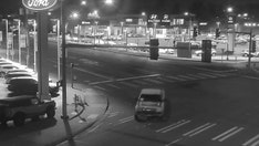 Washington police officer shot after trying to stop burglary while off duty