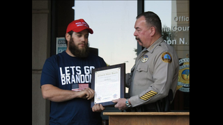 Arizona Marine vet who disarmed robbery suspect accepts heroism award in 'let's go Brandon' T-shirt