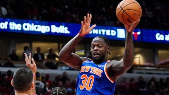 Walker, Knicks hang on, deal Bulls first loss 104-103