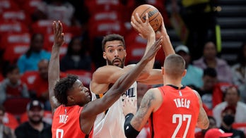 Jazz put 7 in double figures as Utah routs Houston 122-91