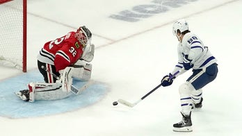 Maple Leafs snap losing streak in 3-2 OT win over Blackhawks
