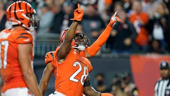 Bengals RB Mixon misses practice, status for Sunday unclear