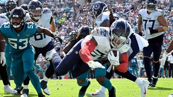 Henry scores 3 TDs, Titans send Jags to 20th straight loss