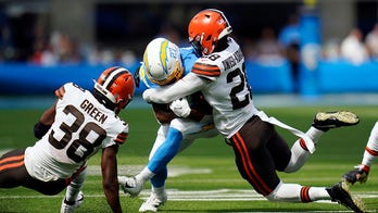 Browns' Owusu-Koramoah out of hospital, has throat bruise