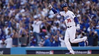 Bellinger, Betts rally Dodgers, cut Braves' NLCS lead to 2-1