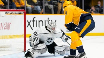 Predators score twice in third period, top Kings 2-1