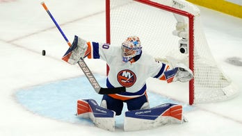 Sorokin stops 39, Islanders beat Blackhawks 4-1 for 1st win