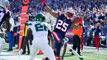 Jones tosses 2 TDs, Patriots roll 54-13 as Jets lose Wilson