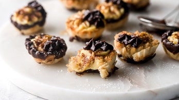 Mini Boston cream pies for dessert: Try the recipe