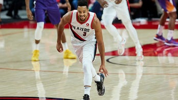 McCollum helps Blazers rout Suns for first win of season