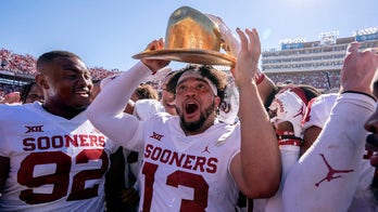 Brooks 2 late TDs, No. 6 Oklahoma beats Texas 55-48