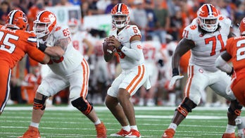 Clemson holds off Syracuse 17-14 when late FG misses