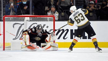 Vegas withstands late rally, beats Ducks 5-4 in shootout