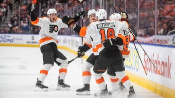 Flyers score twice in 3rd, win 5-3 to hand Oilers 1st loss