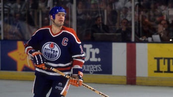 Mark Messier talks humble beginnings, teamwork and leadership in new memoir