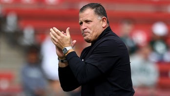 Rutgers' Greg Schiano seemingly disappears into thin air after giving team pep talk