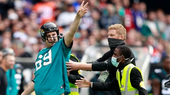 Jags fan runs onto field, gets his money worth dapping players