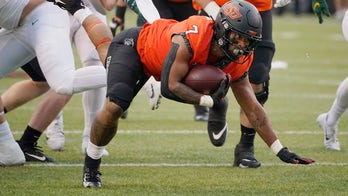 Warren's 2 TDs help No. 19 Oklahoma St. top No. 21 Baylor