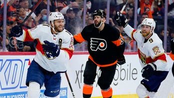 Huberdeau leads undefeated Panthers past Flyers 4-2