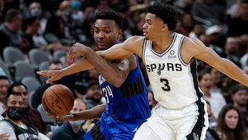 Vassell, Walker lead balanced Spurs past Magic, 123-97