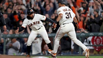 Wade, Giants beat D-backs in 9th, hold 2-game NL West edge