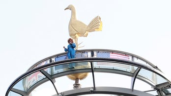 Marisha Wallace belts national anthem high above stadium ahead of Jets-Falcons game