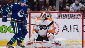 First period enough for Flyers to hold off Canucks 2-1