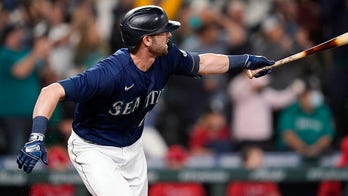Haniger keeps M's playoff hopes alive with rally vs Angels