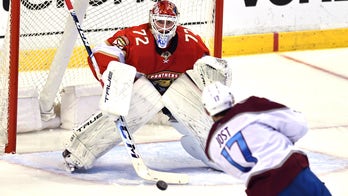 Bobrovsky gets 300th win, unbeaten Panthers top Avs 4-1