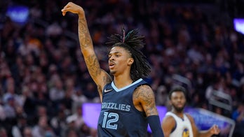 Morant, Memphis win a thriller on Curry's home court again