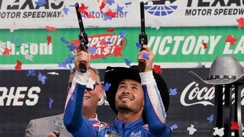 Kyle Larson wins Texas to qualify for NASCAR Cup Series final