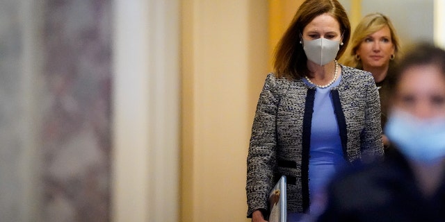 U.S. Supreme Court's Justice Amy Coney Barrett walks through the U.S. Capitol in Washington, Oct. 19, 2021. (REUTERS/Elizabeth Frantz)