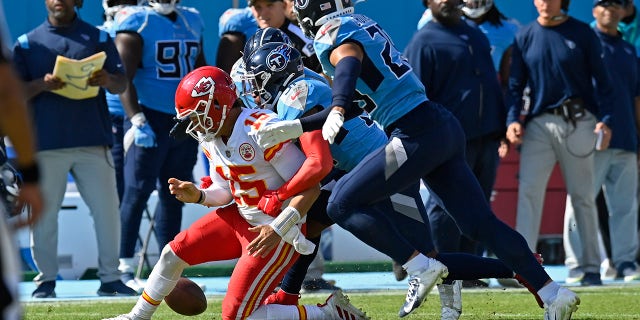 Kansas City Chiefs quarterback Patrick Mahomes (15) fumbles the ball as he is hit by Tennessee Titans free safety Kevin Byard (31) in the first half of an NFL football game Sunday, Okt.. 24, 2021, in Nashville, Tennessee. The Titans recovered the ball.