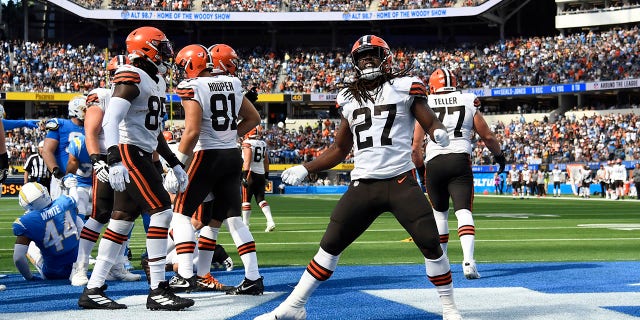 Cleveland Browns, who runs back to Kareem Hunt # 27, celebrates his hasty touchdown in the first half of the NFL football game against the Los Angeles Chargers on Sunday, October 10, 2021 in Inglewood, California. 