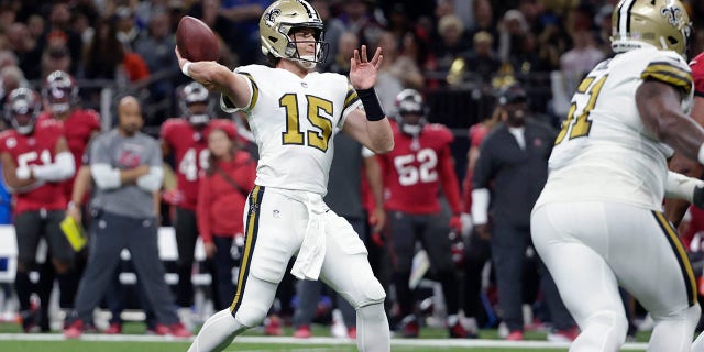 Saints quarterback Trevor Siemian passes against the Tampa Bay Buccaneers in New Orleans on Oct. 31, 2021.