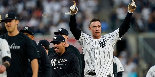 New York Yankee Aaron Judge, 对, gestures to fans after a game against the Tampa Bay Rays Sunday, 十月. 3, 2021, 在纽约. The Yankees won 1-0.