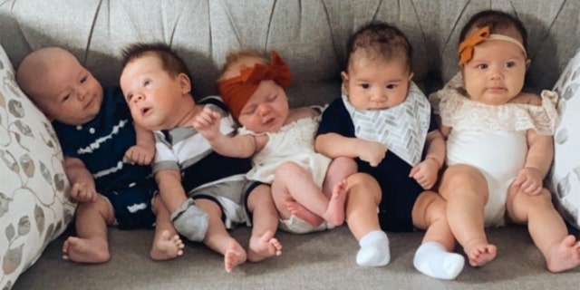 Five nurses who work in the same neonatal intensive care unit (NICU) at an Illinois hospital all gave birth within one month of each other. The newborns all met for the first time last week, while the nurses were on maternity leave, volgens plaaslike verslae. (Courtesy of Advocate Children’s Hospital – Oak Lawn)