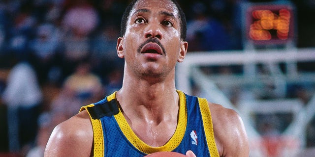 SACRAMENTO, CA - MARCH 29: Alex English #12 of the Denver Nuggets shoots a foul shot during a game against the Sacramento Kings on March 29, 1988 at Arco Arena in Sacramento, California.