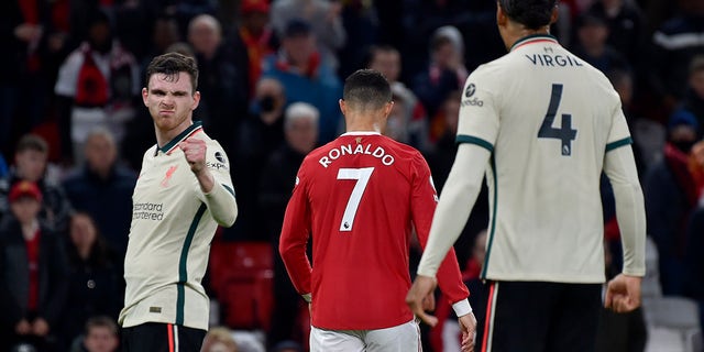 Liverpool's Andrew Robertson, 왼쪽, gestures next to Manchester United's Cristiano Ronaldo at the end of the English Premier League soccer match between Manchester United and Liverpool at Old Trafford in Manchester, 영국, 일요일, 10 월. 24, 2021. Liverpool won 5-0.