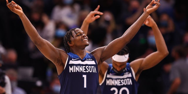 Anthony Edwards #1 of the Minnesota Timberwolves celebrates after winning the game against the Houston Rockets Oct. 20 en Minneapolis.