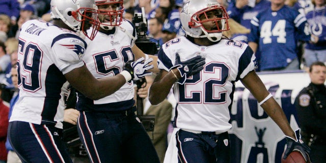 The New England Patriots' Asante Samuel (R) celebrates his touchdown in the second quarter after intercepting Indianapolis Colts quarterback Peyton Manning (not in photo) during the NFL's AFC Championship football game in Indianapolis, Jan. 21, 2007. The Patriots' Rosevelt Colvin (L) and Pierre Woods join the celebration.