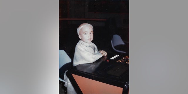 Clint Howard is seen as a toddler on the set of 'Star Trek: The Original Series.'