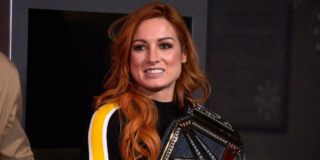 NEW YORK, ニューヨーク - 4月 05: WWE Superstar Becky Lynch Celebrate's Wrestlemania 35 at The Empire State Building on April 05, 2019 ニューヨーク市で.