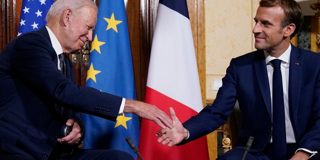Biden’s Call to Emmanuel Macron on France’s Election Night Went Unanswered 1 President Joe Biden shakes hands with French President Emmanuel Macron during a meeting at La Villa Bonaparte in Rome, on Friday, Oct. 29, 2021.