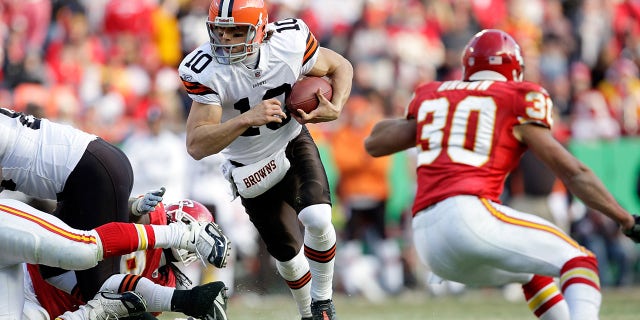 Quarterback Brady Quinn #10 of the Cleveland Browns carries the ball against the Kansas City Chiefs on Dec. 20, 2009 at Arrowhead Stadium in Kansas City, Missouri.