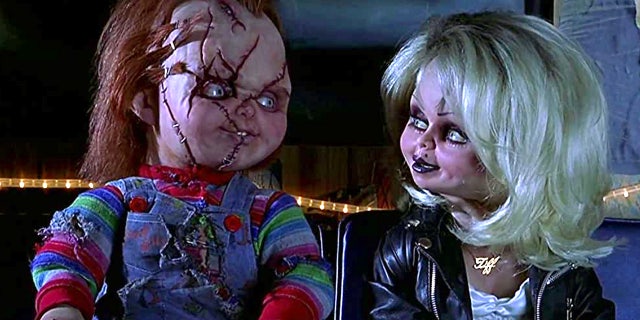 Holly Walker, a writer for the blog Totally the Bomb, created two "Starbucks Secret Menu" items based on Chucky, desde el 1988 film "Child’s Play," and Tiffany, the doll from the 1998 película "Bride of Chucky."