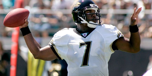Jacksonville Jaguars quarterback Byron Leftwich throws against the Seattle Seahawks in the first quarter of their NFL game in Jacksonville, Florida September 11, 2005.
