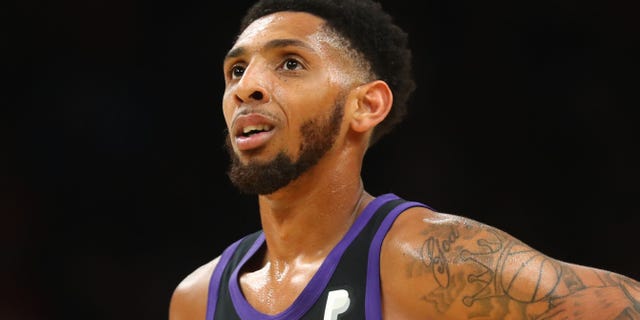 Phoenix Suns guard Cameron Payne (15) against the Denver Nuggets at Footprint Center in Phoenix.