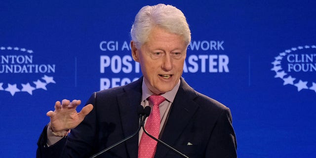 Former President Bill Clinton attends a meeting of the Clinton Global Initiative Action Network in San Juan, 波多黎各, 二月. 18, 2020.