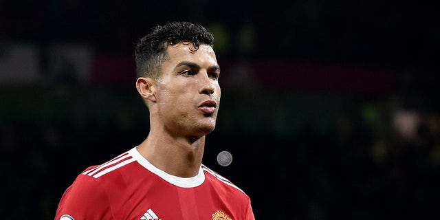 Manchester United's Cristiano Ronaldo leaves the field at the end of the English Premier League soccer match between Manchester United and Liverpool at Old Trafford in Manchester, 영국, 일요일, 10 월. 24, 2021. Liverpool won 5-0.
